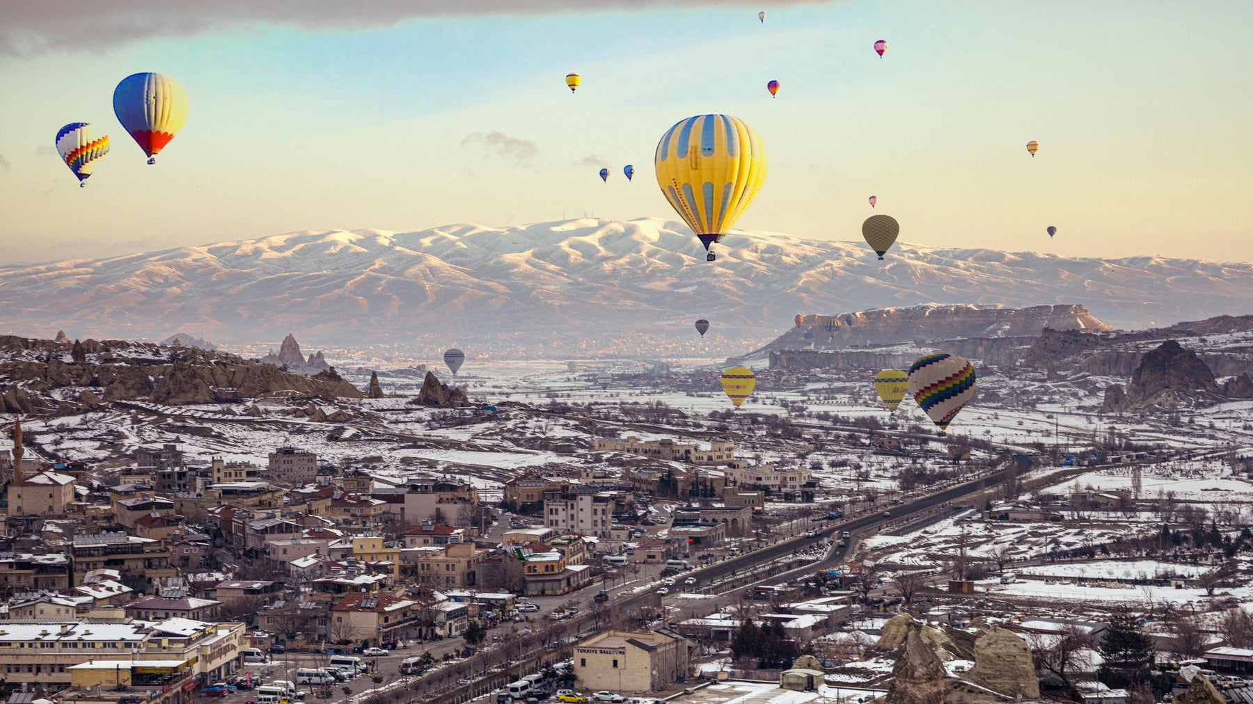 Le guide de voyage ultime 2026 pour la Turquie : des montgolfières aux lagons bleus, restez connecté partout